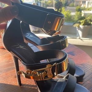 Giuseppe Zanotti Black Leather Strappy Ski Buckle Embellished Sandals